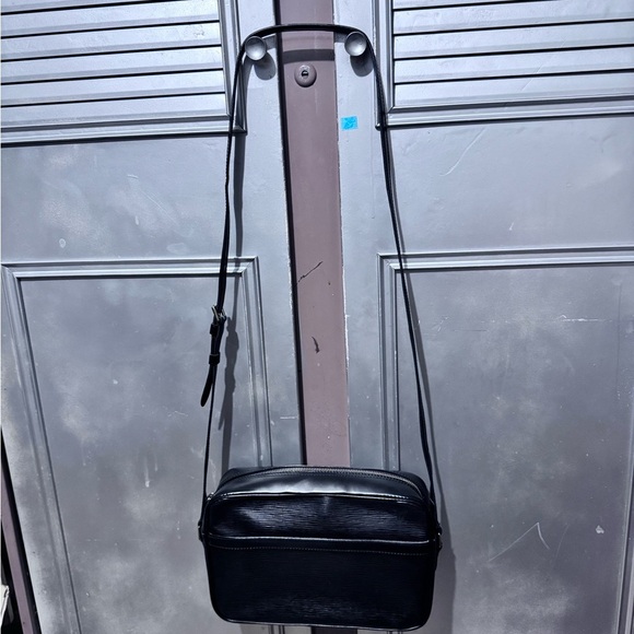 LV Epi black Shoulder Bag - Picture 1 of 16